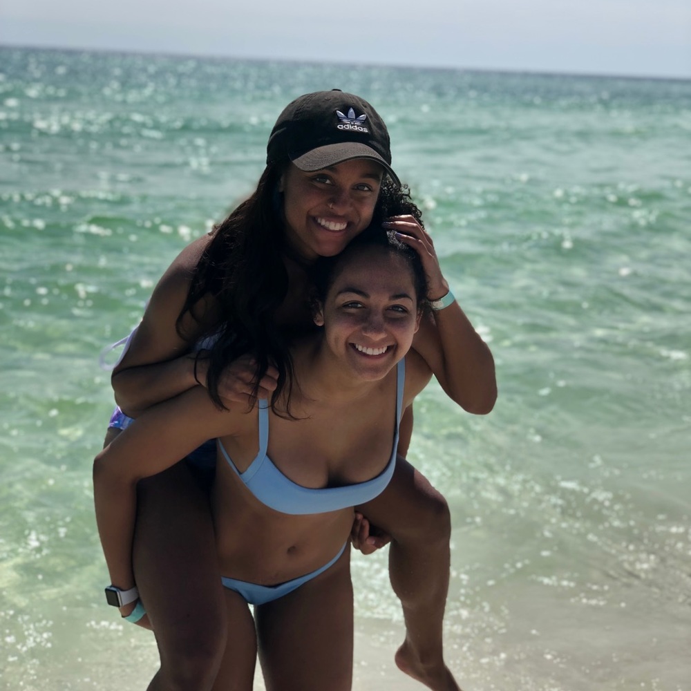 Meet your Posher, Amari